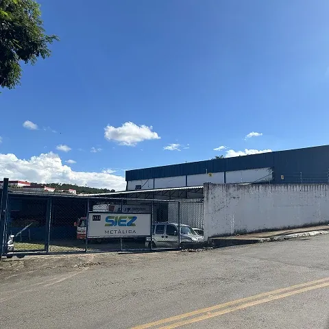 Fachada da fábrica da SIEZ, em Machado, Minas Gerais.